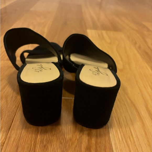 Nordstrom 42 Gold Black Suede Strap Block Heels Size 8 in great condition - Picture 5 of 8